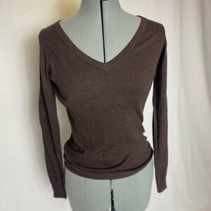 Gap V-neck brown long sleeved lightweight sweater
